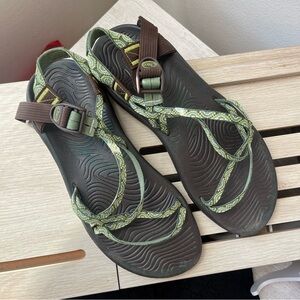 Chaco Zvolv X Sandals Water Lilly Women’s Size 12 Hiking Outdoor (Men Size 10)